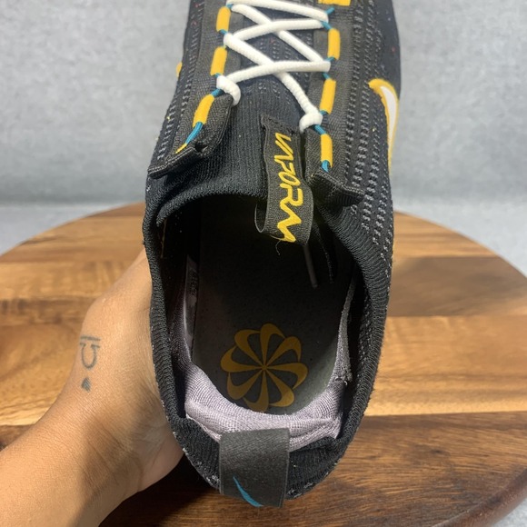 Nike Air VaporMax 2021 Black University Gold 'Batman' DH4086-001 Flyknit Sneaker - Picture 11 of 13